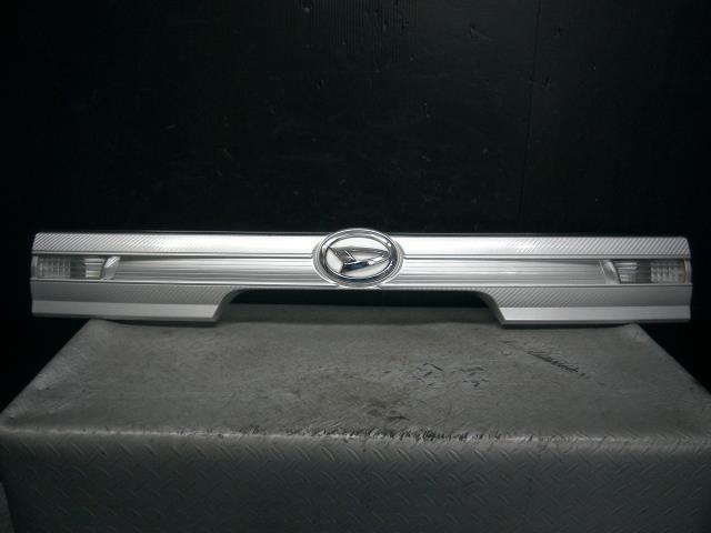 タント L375S リア フィニッシャー パネル 76802-B2050拍卖