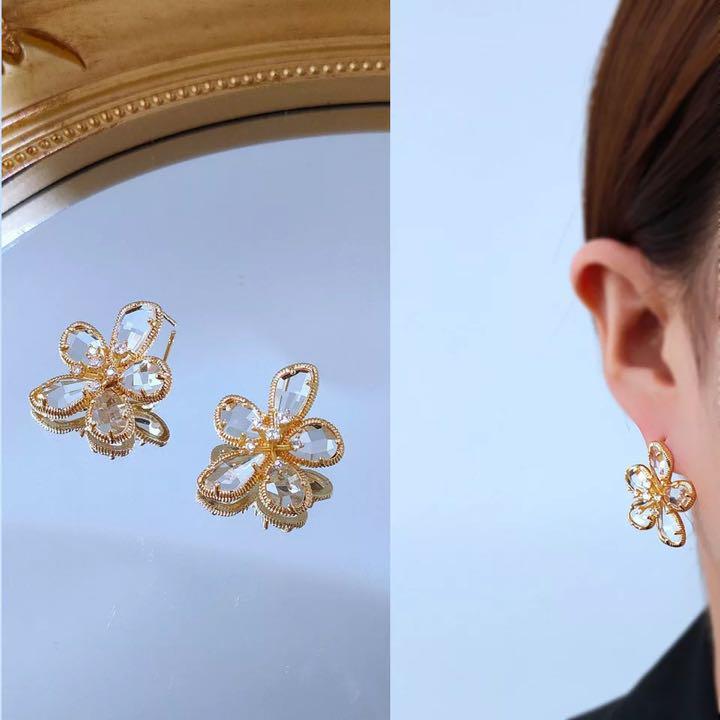 フラワーピアス ゴールド×クリア 花 レディース ジルコニア シルバー925 アクセサリー 人気 韓国 大ぶり シンプル 新品拍卖