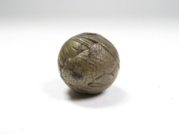 【4234】明治時代・堤物/根付/検=印籠*焼物 鯉彫お締め*5g(初品・買取品)拍卖