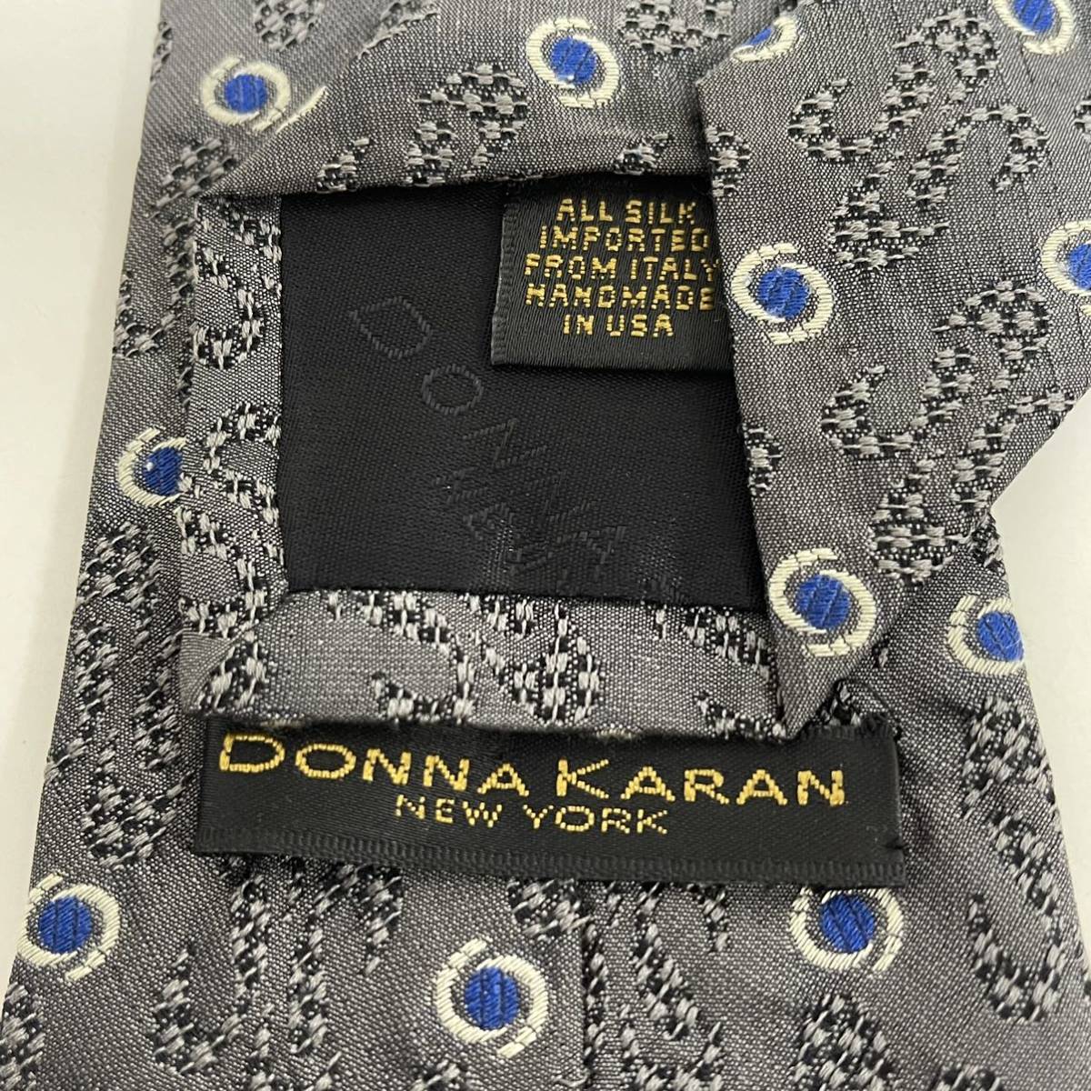 DKNY (ダナキャランニューヨーク) グレー青丸ドットネクタイ拍卖