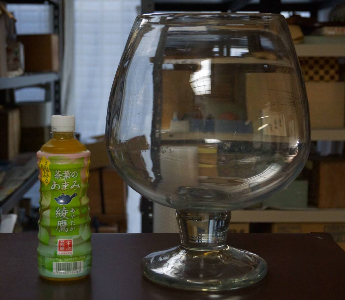 【閑】大型吹きガラス ワインガラス型BIGサイズフラワーベース ガラス製気泡入り花瓶 置物★時代物★ 高さ33㎝ 4D1126拍卖