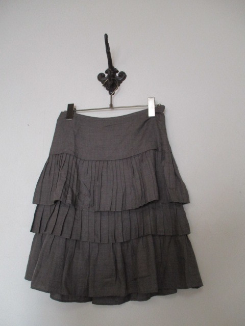 23区 茶グレー系プリーツティアード膝丈スカート(USED)110322拍卖