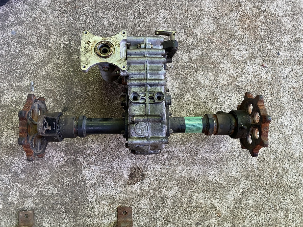 P3 * 除雪機 スノースロワー11-18HST 部品 トランスミッション 拍卖