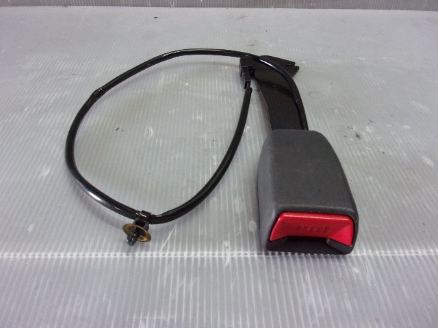Y【2662】 スバル プレオ RA1 運転席シートベルトキャッチ NSB1072 送料一律520円 棚Y5拍卖