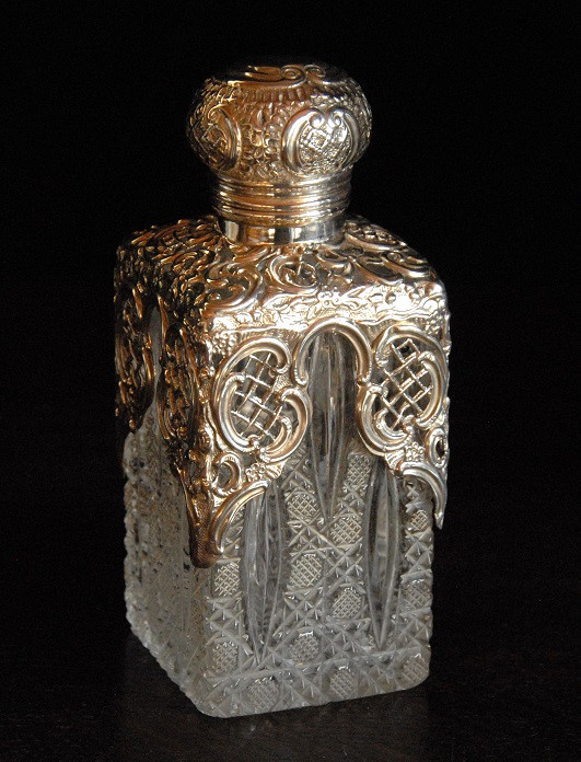 英国アンティーク 1887年 装飾の美しいパピュームケース (g62)【郵パック発送】【送料無料】拍卖