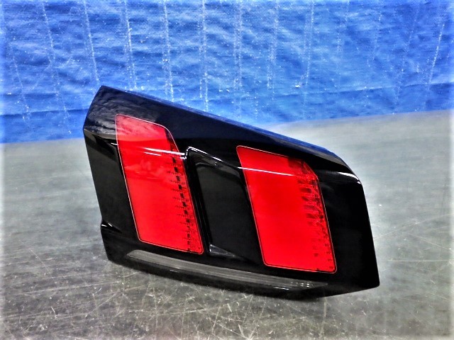 S994 プジョー 5008 P87 左テール 内 LED 9811027880 美品拍卖
