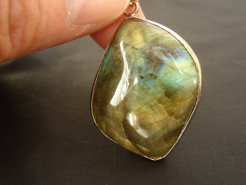 ★★風水お守り,超人気!希少、極上品大粒天然ラブラドライトペンダントトップ☆M1拍卖