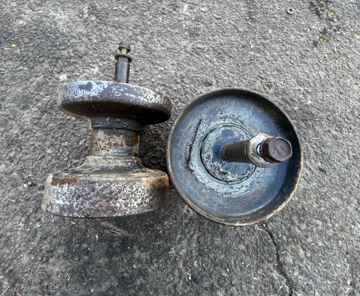 NO.50-1038 ISEKIコンバイン 用の転輪 2個 足回り、ローラー拍卖