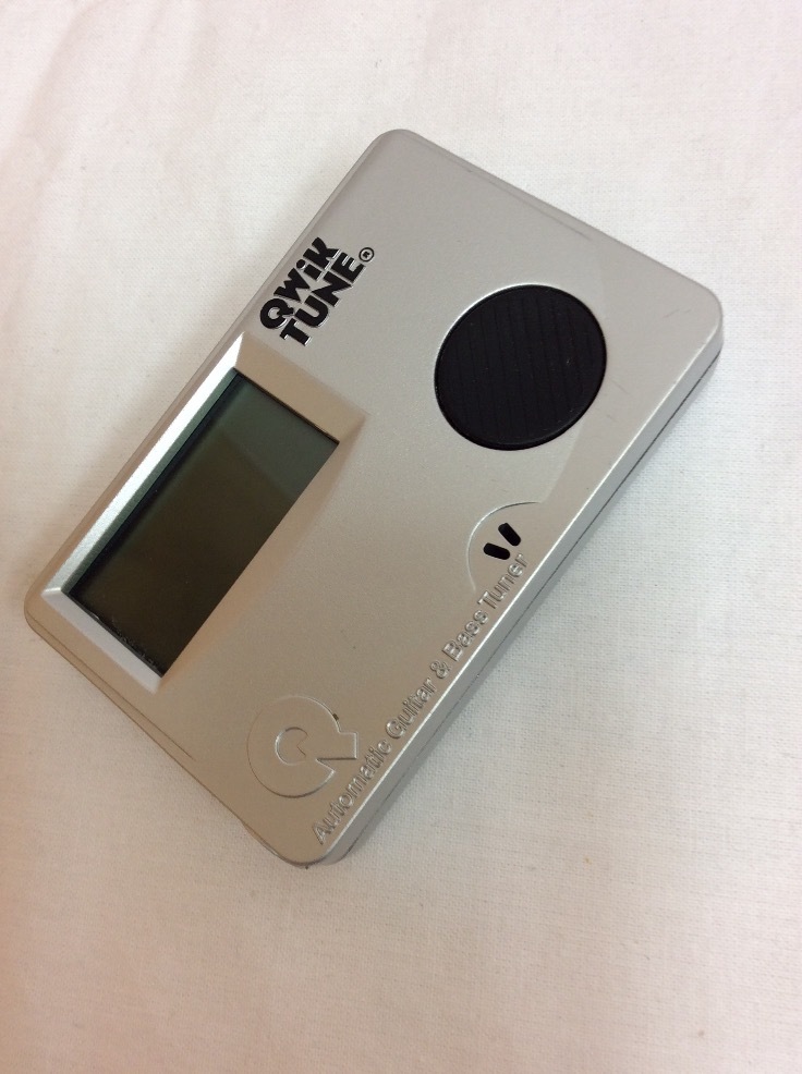 u31000 ◆ QWiKTUNE Automatic Guitar & Bass Tuner クイックチューン チューナー 中古 札幌拍卖
