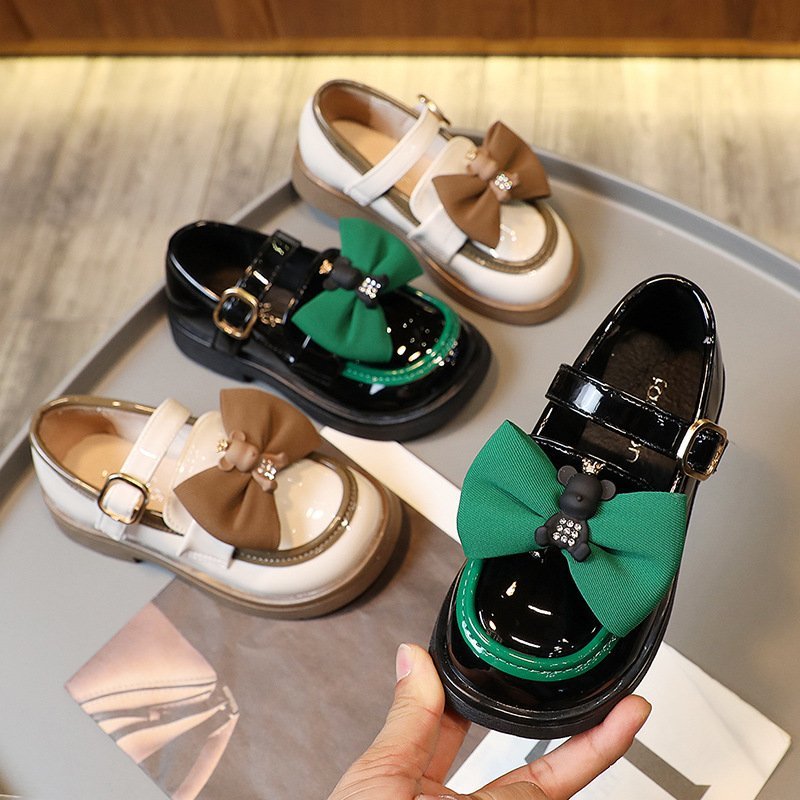 CJM1243★ガールズ スモールレザーシューズ 春 秋スタイル 新品 子供 シューズ パテントレザーソフトソール シューズ【2色可選】拍卖