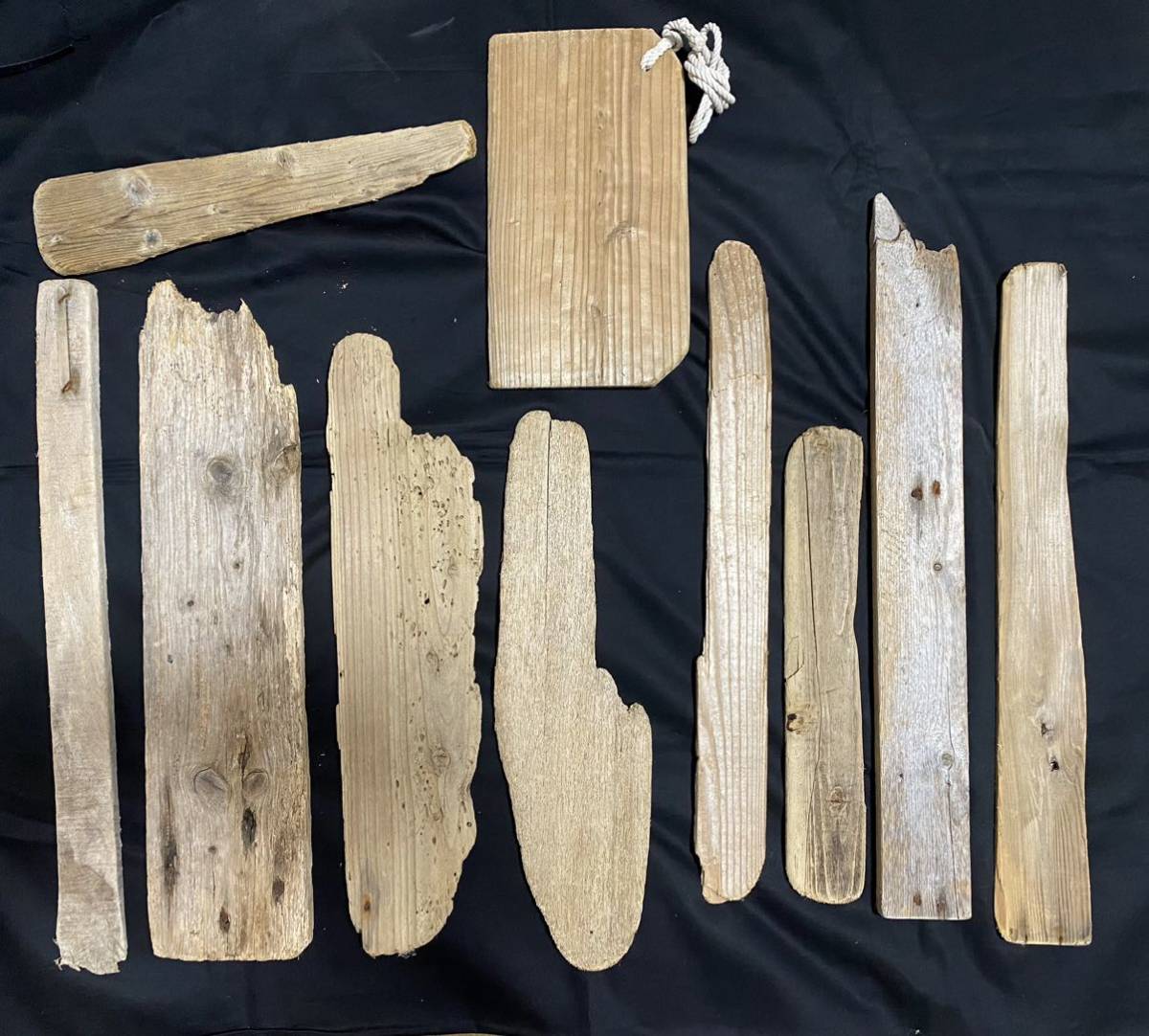 R178 天然流木板10枚セット 流木 穴あり 釘あり ロープ付きあり インテリア DIYの素材に 家具 割れや折れあり拍卖