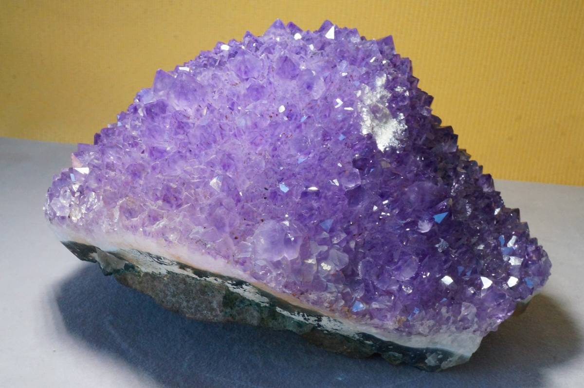 30年前の未使用在庫!【特大希少形状4.45Kg】アメジストウルグアイ産/amethyst /紫水晶/アメジスト原石拍卖