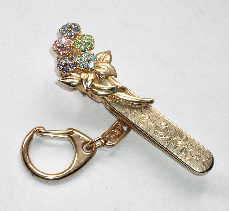 ビンテージ 古い キーホルダー スカーフ留め クリップ ガラスの花 花柄 金属工芸品 ブローチ 昭和 レトロ アクセサリー拍卖