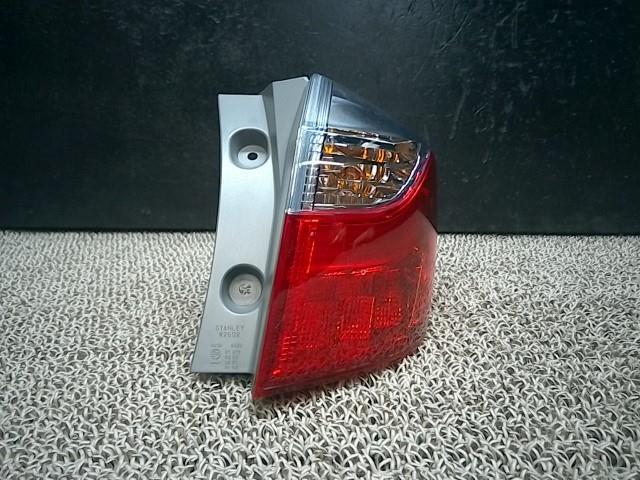 ☆H27年 シャトル ハイブリッド GP7 右テールランプ LED スタンレー W2502 33500-TD4-J01拍卖