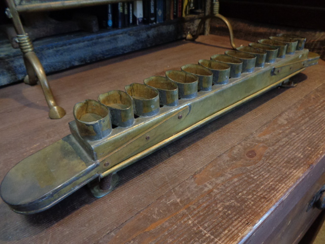 【フランス蚤の市真鍮のプッシュ式菓子型】ブラスモールド焼き菓子クッキーケーキ古道具アンティーク骨董インテリアインダストリアル拍卖