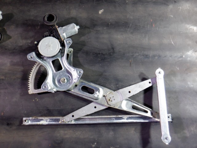 HD221 NHW20 プリウス 純正 右 リア レギュレーター 39502拍卖