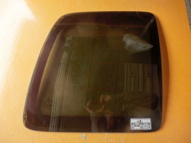 チェロキー 右 クォーター ガラス 平成14年 GH-KJ37 サイド リア 02y 10.7万km リミテッド 即決あり 拍卖