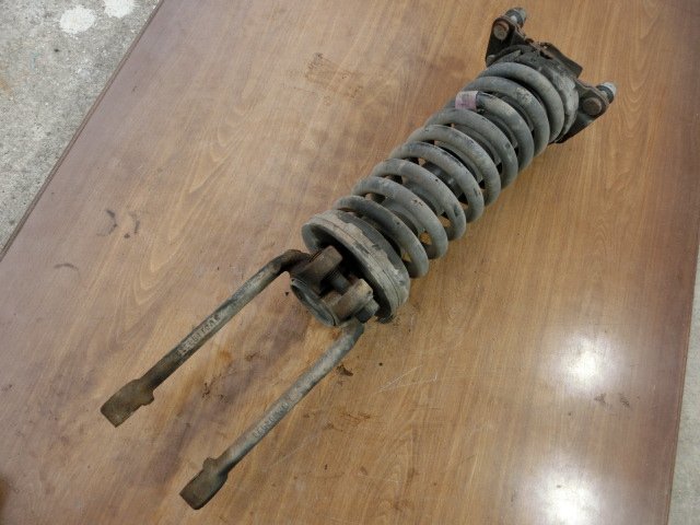 チェロキー 右 ストラット 平成14年 GH-KJ37 フロント 02y 10.7万km リミテッド 即決あり ii 拍卖