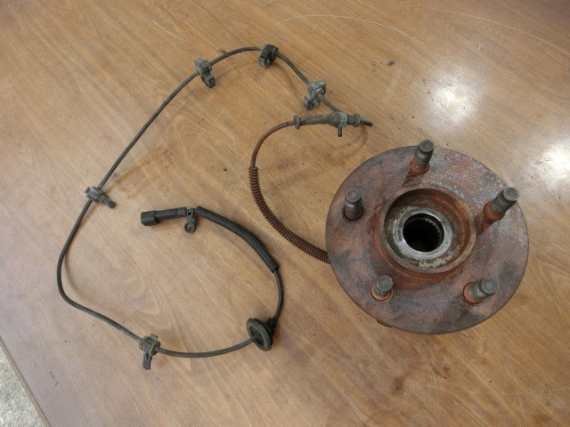 チェロキー 左 ハブ 平成14年 GH-KJ37 フロント ベアリング ABSセンサー 02y 10.7万km リミテッド 即決あり ii 拍卖