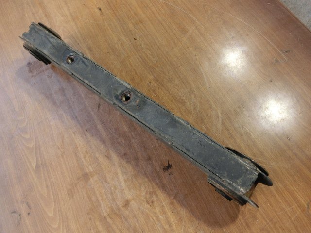 チェロキー 左 スイング アーム 平成14年 GH-KJ37 リア 02y 10.7万km リミテッド 即決あり ii 拍卖