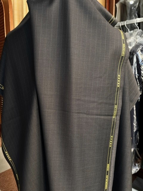 ■■■ ゼニア トラベラー 3シーズン 織ネーム付 服地長さW巾の3.20m 濃グレー 1.2㎝ペンシルトライプ拍卖