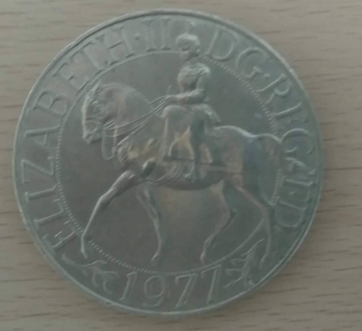 イギリス エリザベス女王 2世 在位25周年 1977年 コイン 美品 記念コイン拍卖