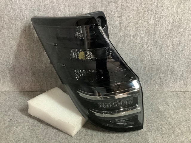 3998-D0 ヴォクシー ZWR90 テール レンズ 左 ☆拍卖