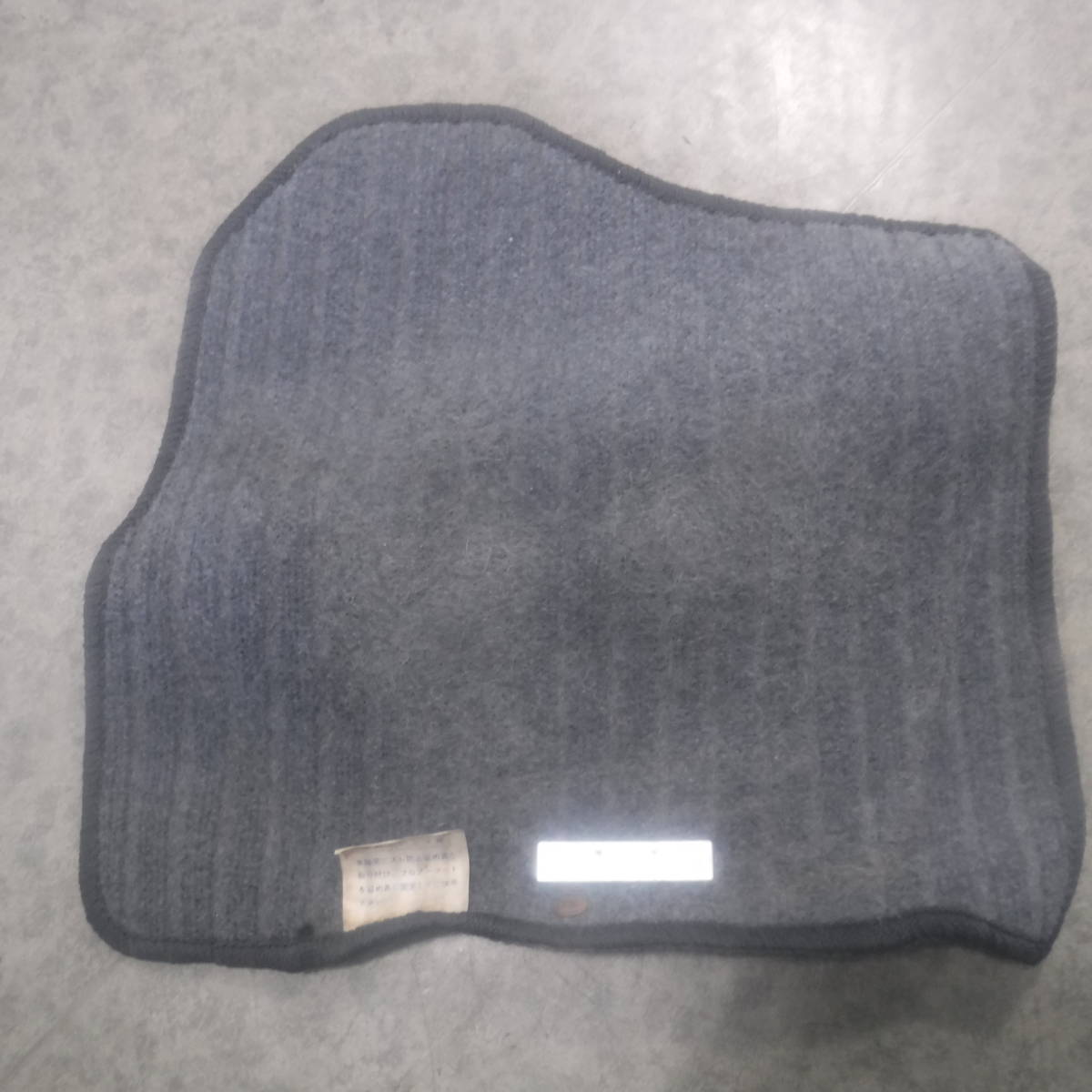 ジムニーJA22Wフロアマット純正ジムニイ運転席フロアマット右フロント純正フロアーマットJIMNYジムニィjimnyジムニィ部品取り車あります拍卖