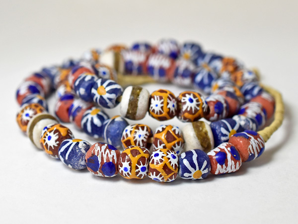 ●わくわく とんぼ玉★ガーナファンシーモザイクガラスビーズ一連A 蜻蛉玉 トンボ玉【2211】【Z22011A】拍卖