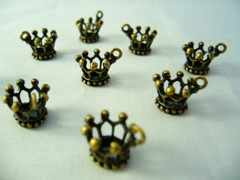 10個 ビーズクラブ アクセサリーパーツ チャーム 王冠 カップ 金古美 12mm拍卖
