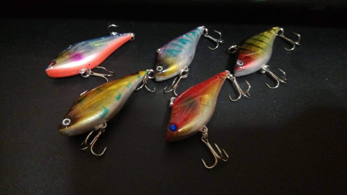 ルアーセット バイブレーション5色 バス釣り シーバス拍卖