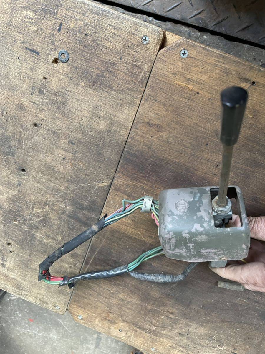 三菱ジープ ウインカースイッチ防衛庁ボデーからの外し品です拍卖