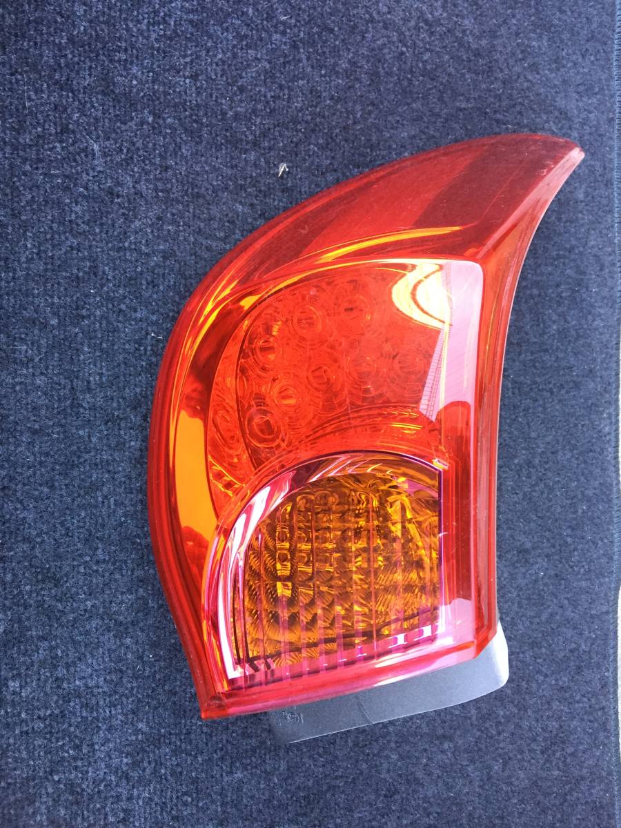 ◆P1102-3◆トヨタ純正◆130系 マ-クX◆テールライト◆テールレンズ◆左側◆中古品◆拍卖