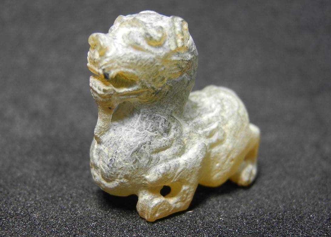 中國 戰漢時代 極細工琉璃辟邪獸 置物 古代ガラス発掘品 唐物拍卖