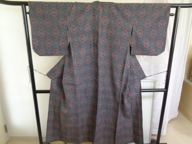 b350-80 ウール 着物 亀甲文 総柄 しつけ糸付き 古布はぎれ 市松人形 手作り リメイク 昭和レトロ アンティーク拍卖