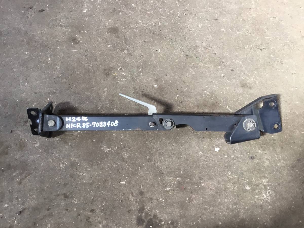 NKR85 H.24年 エルフ キャブ チルト ロック ステー C2 221102 即日発送可 ヤフオク イスズ 80s拍卖