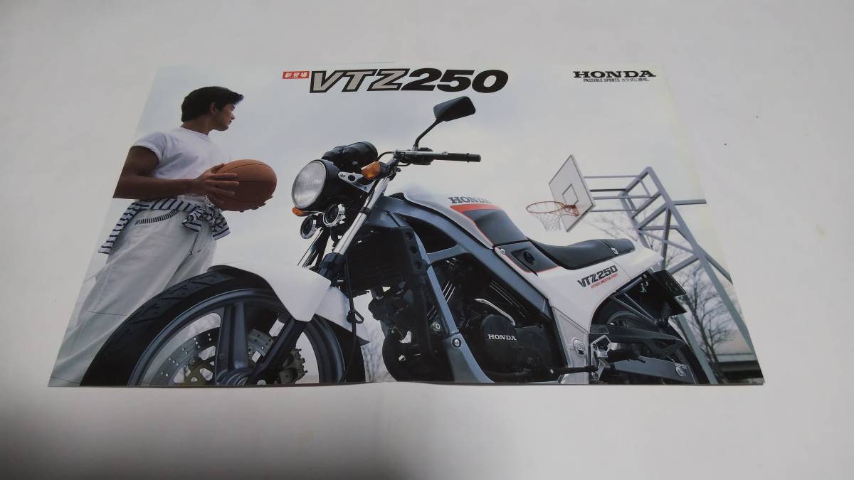 1987年7月発行ホンダVTZ250のカタログです。拍卖