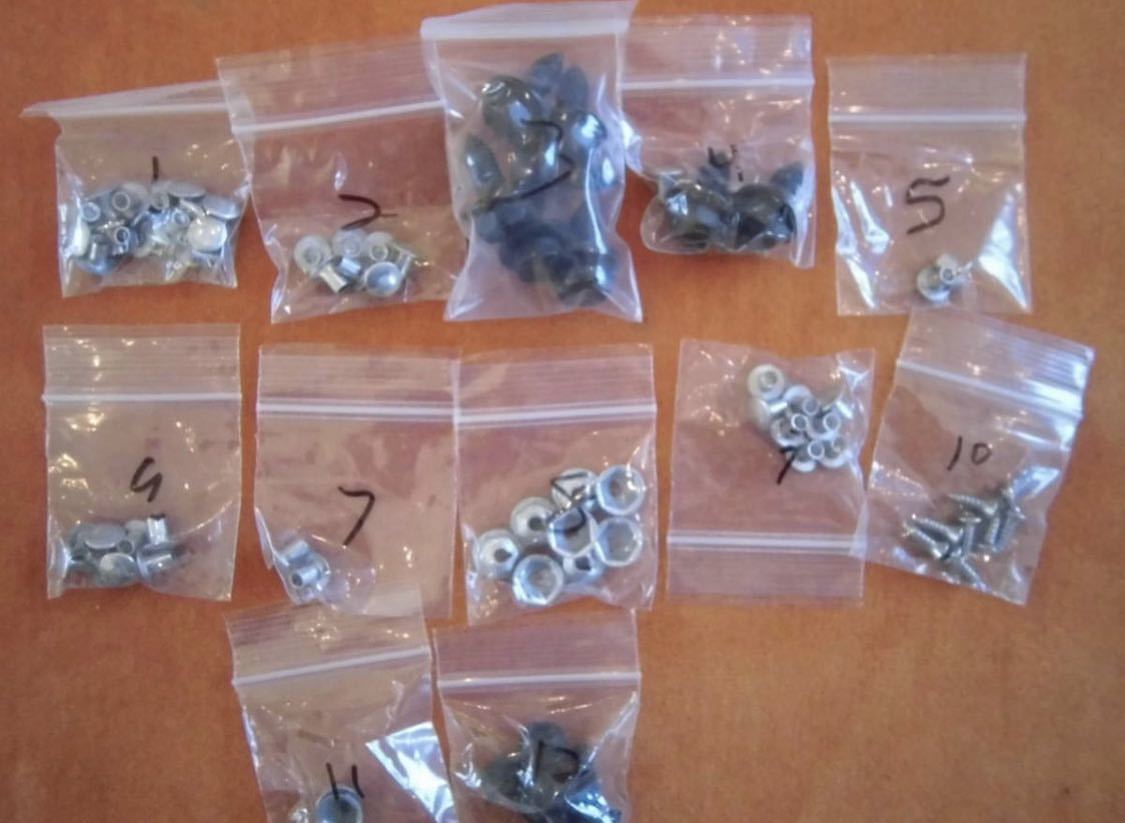 1961シボレーインパラグリルハードウエアーキット新品。グリルまわりのビス、ナットのセット ベルエア ビスケイン ローライダー拍卖