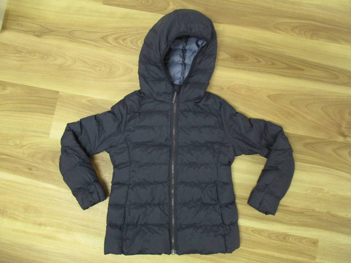 ★666【送料無料】UNIQLO ユニクロ ライトウォームパデットパーカ 130 キッズ ネイビー 中綿 アウター 男女兼用 冬 400003 子供拍卖