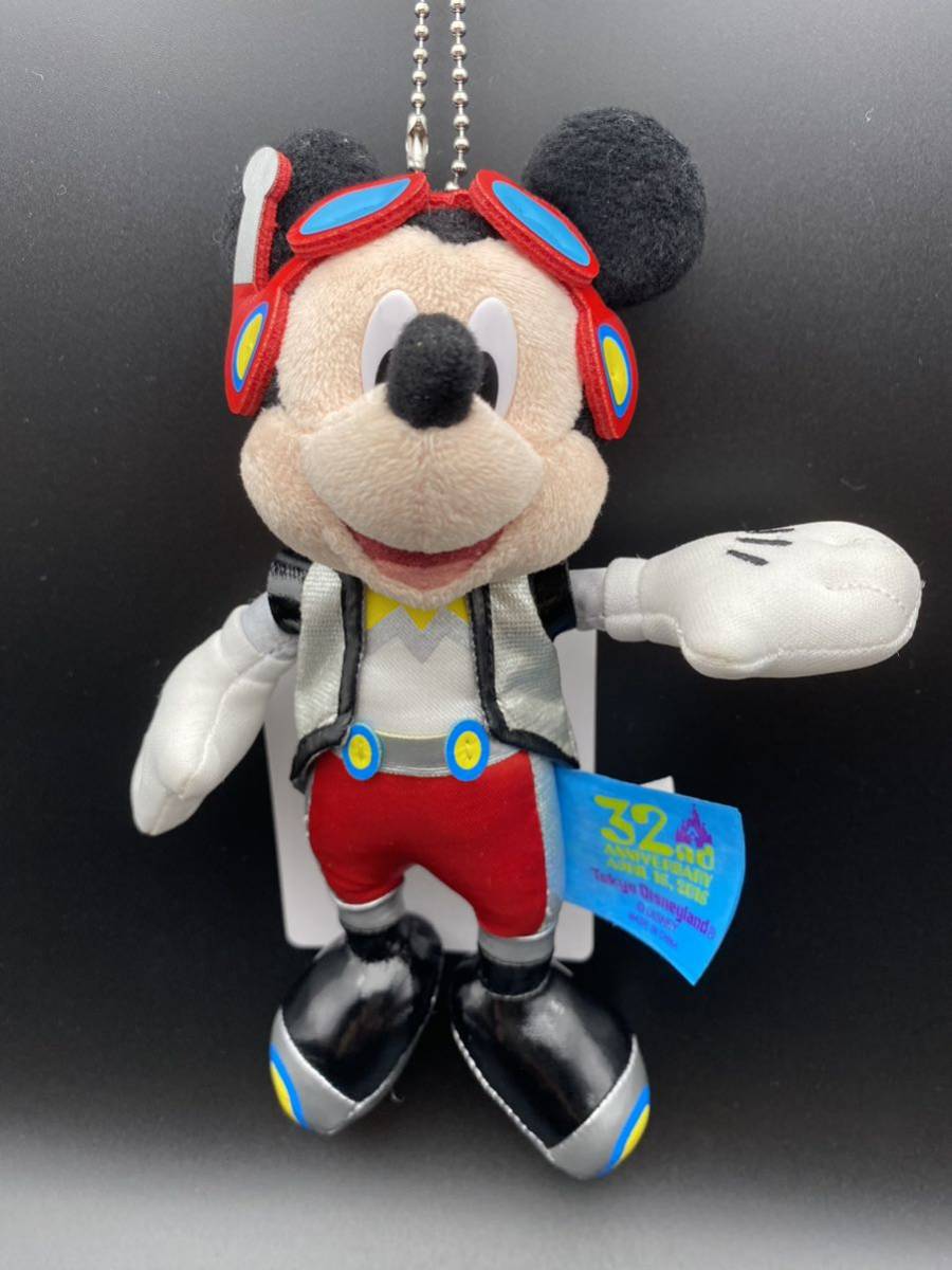 192 TDL 32周年 ミッキーマウス ぬいぐるみバッジ TDS TDL TDR ディズニーランド バッチ 未使用 タグ付き ぬいば拍卖