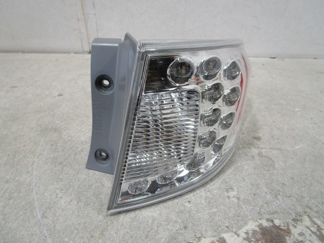 良品 スバル インプレッサ GH2 純正 右テールランプ拍卖