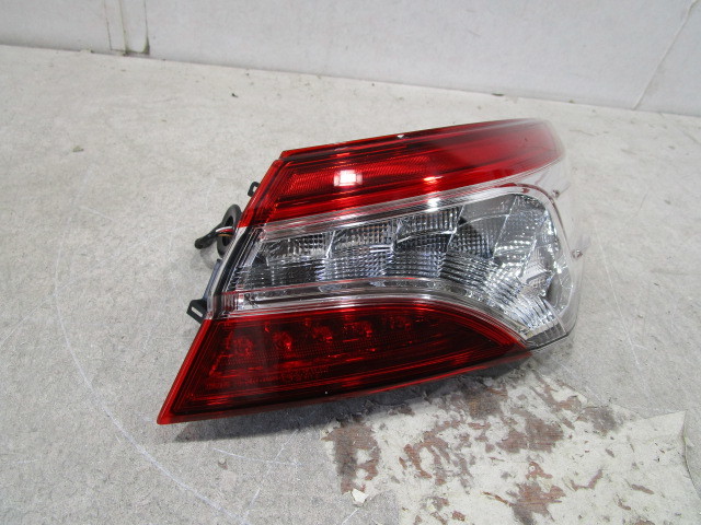 良品 トヨタ カムリ AXVH70 純正 右テールランプ拍卖