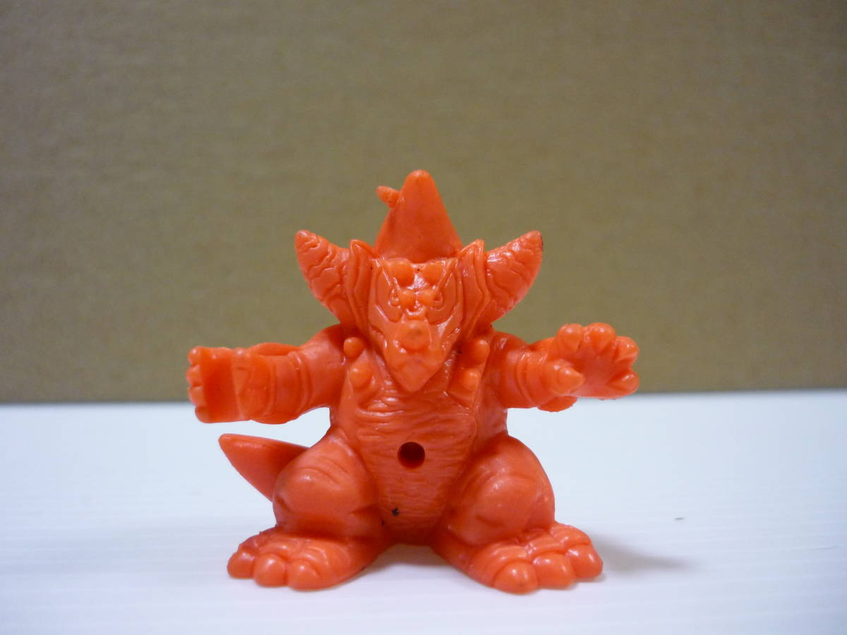 【送料無料】人形 闘士 ゴモラ オレンジ色 ウルトラマン 超闘士激伝 ベストセレクション 怪獣 消しゴム 人形 消しゴム人形 当時物拍卖