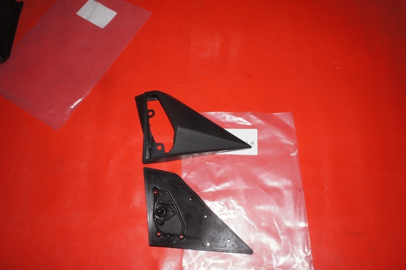 メルセデス・ベンツW124 W201右ハンドル車用右(運転席側)ドアミラーラバーキャップインナーシール付き(45)拍卖