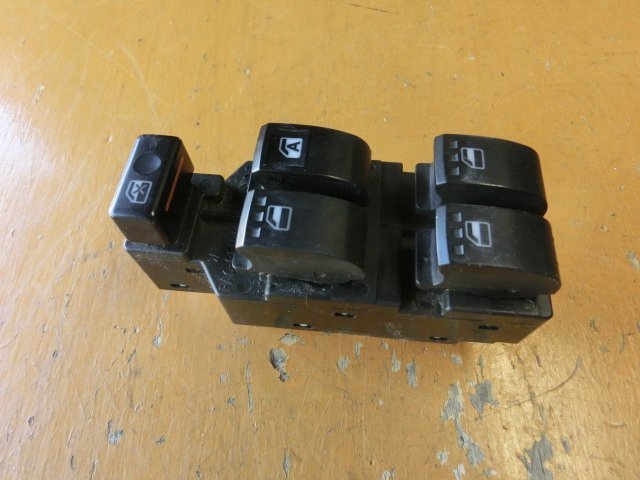 アトレー ウィンド スイッチ 右 平成19年 ABA-S321G 運転席 フロント 84820-B5050 パワー カスタムターボR 22.3万km 即決あり拍卖