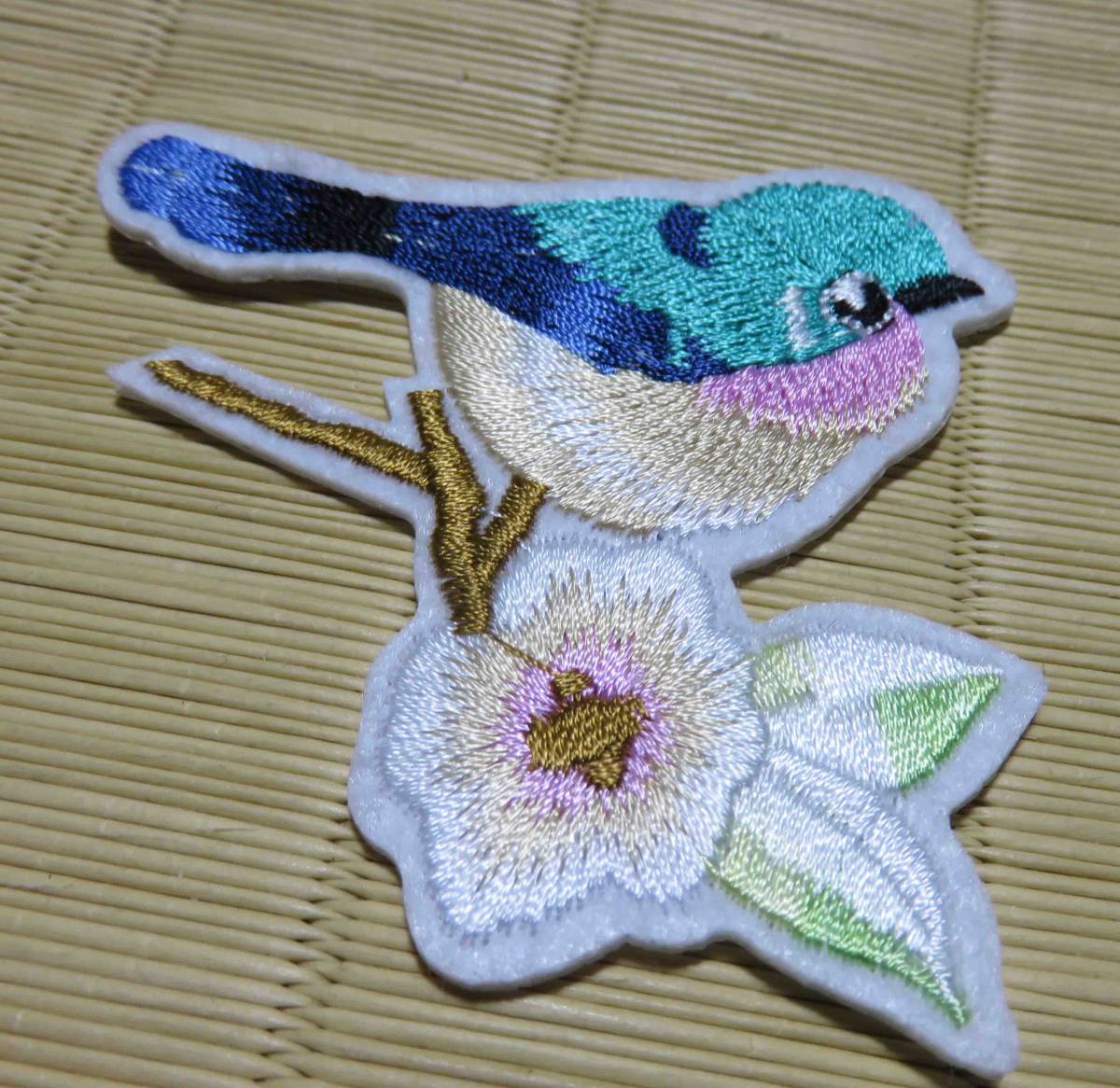 EG緑紺鳥 白花◆新品エメラルドグリーン ネイビー  バード ホワイト フラワー 刺繍ワッペン■自然 バードウィング◆衣類・衣服DIY拍卖