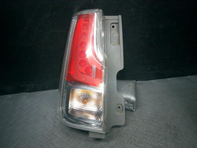 ソリオ MA36S 左 テール ランプ ライト 35670-81P01拍卖