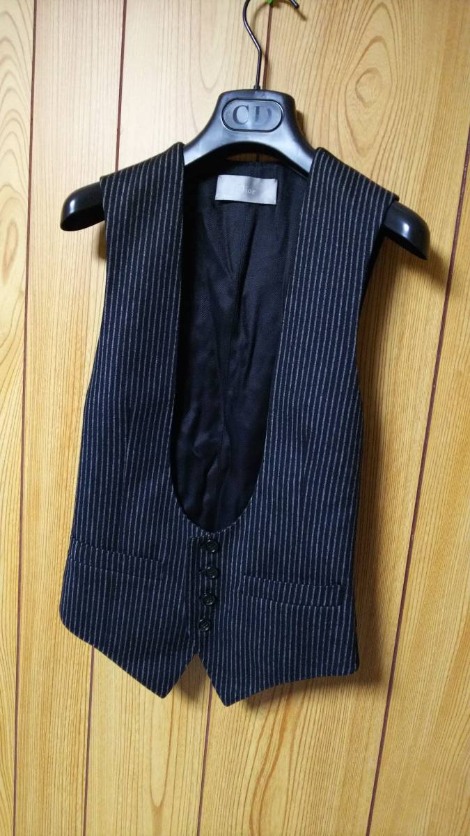 国内正規 良 Dior Hommeディオールオム Uカットドレスジレ黒 ブラック×ストライプベスト 最小38 XXS 6H エディ期 ジャケット以上の存在感!拍卖