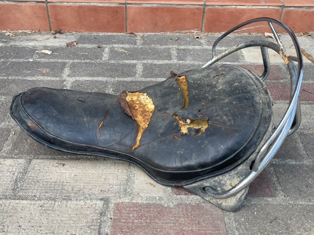 バディシート ジュエル付 ハーレーダビッドソン オリジナルシートパン ナックル パン フラットヘッド C281拍卖