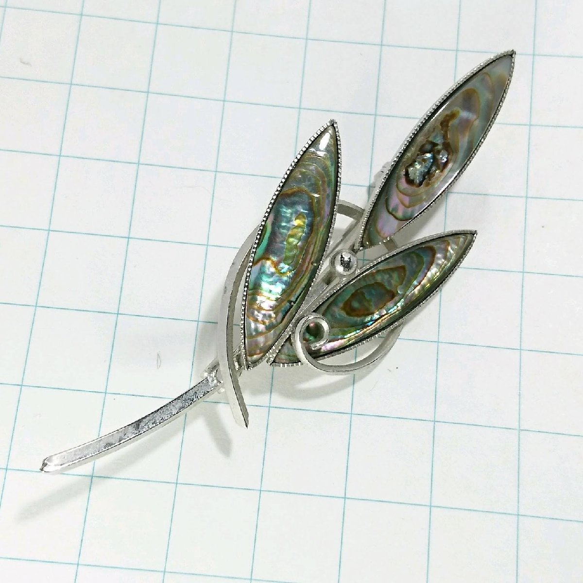 送料無料)ビンテージ☆シェル 葉っぱモチーフ☆アンティークブローチ A13723拍卖